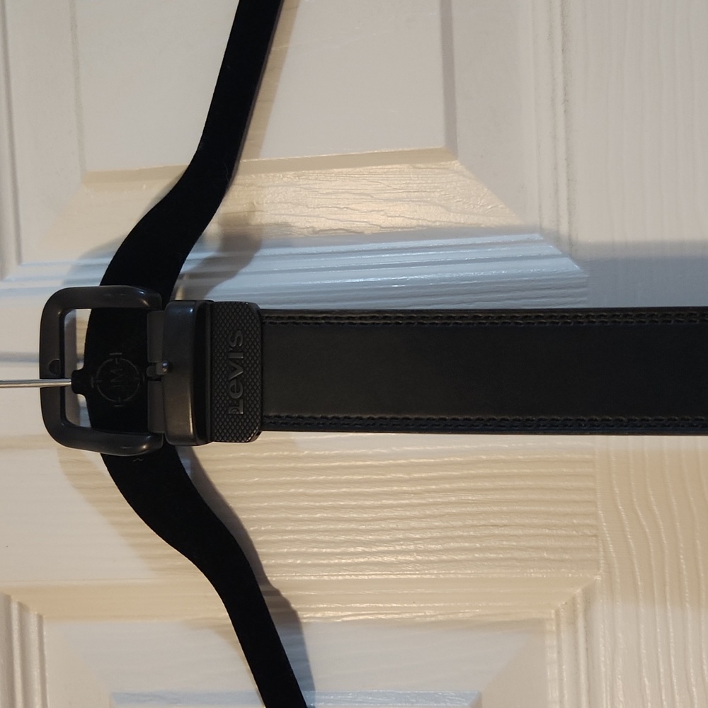 Men's Levi's reversible leather belt. Size 34 / 35